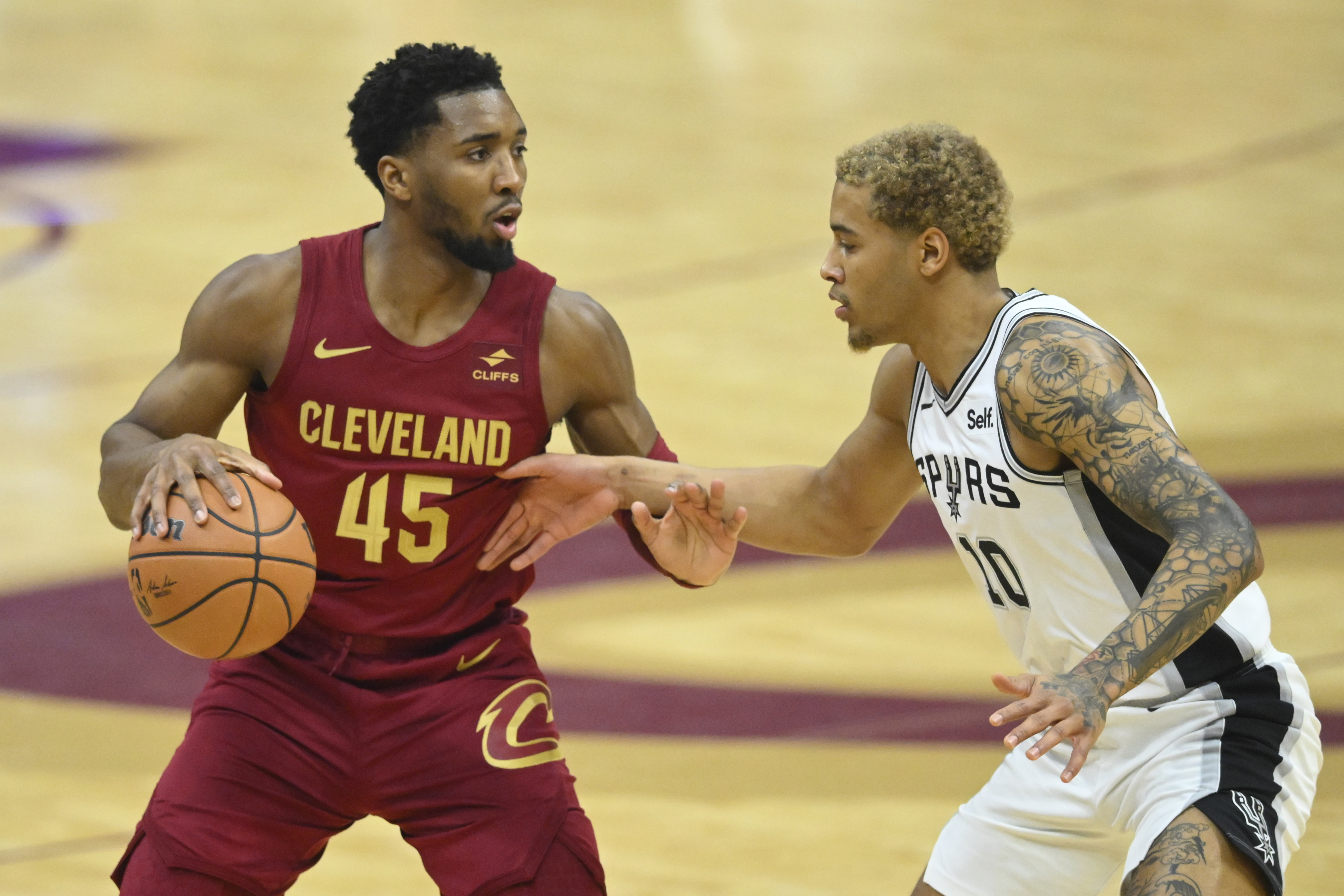 Spurs forward Jeremy Sochan guard Cleveland PG Donovan Mitchell. 